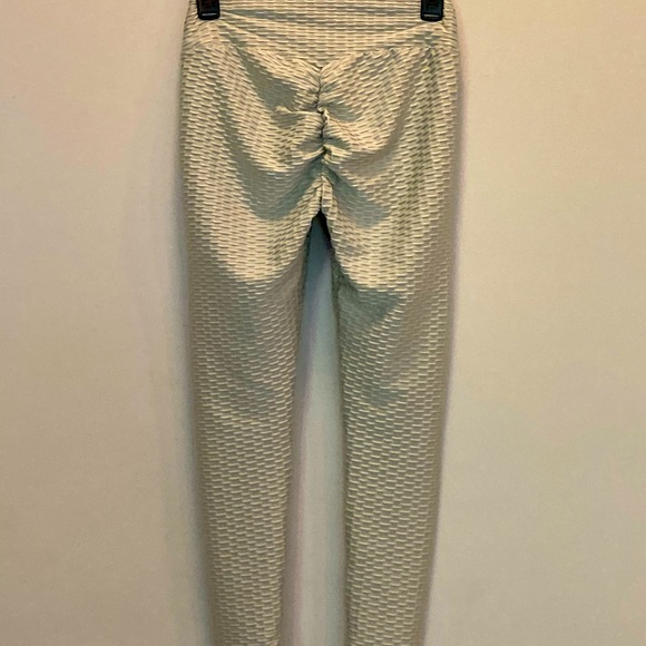 Gray ribbed leggings, size medium, cinched bottom - Picture 2 of 2